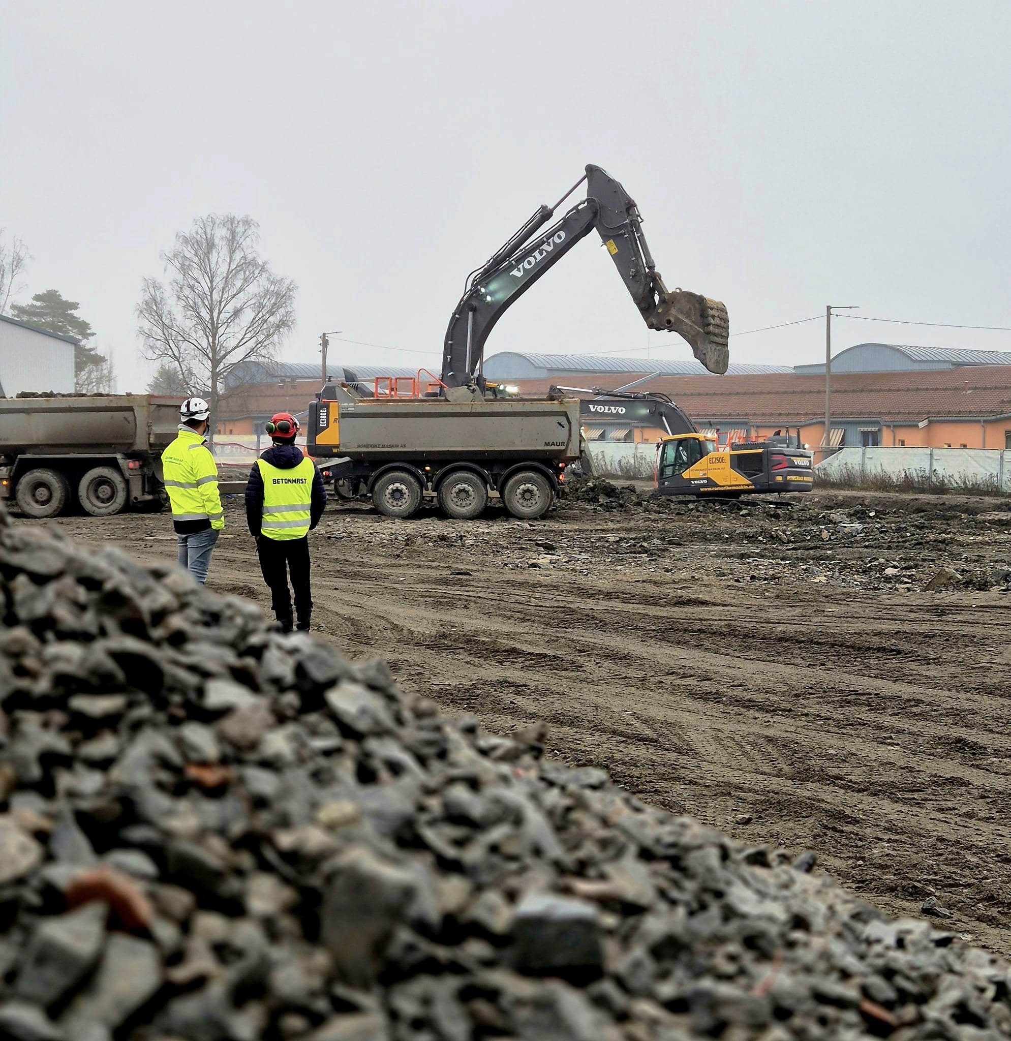 Anleggsmaskin fra Romerike Maskin AS i arbeid